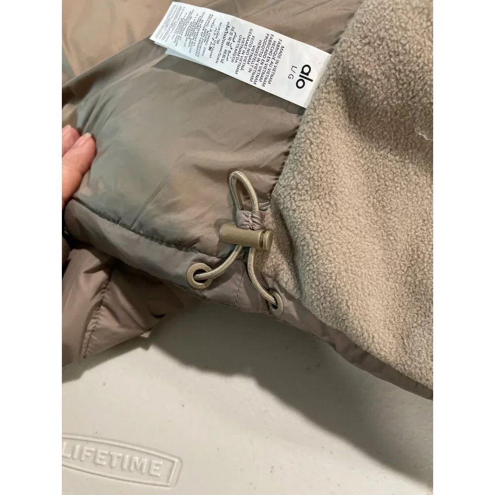 New Alo Womens Gold Rush Puffer Vest Hood Light Cocoa Size Large - Picture 8 of 10